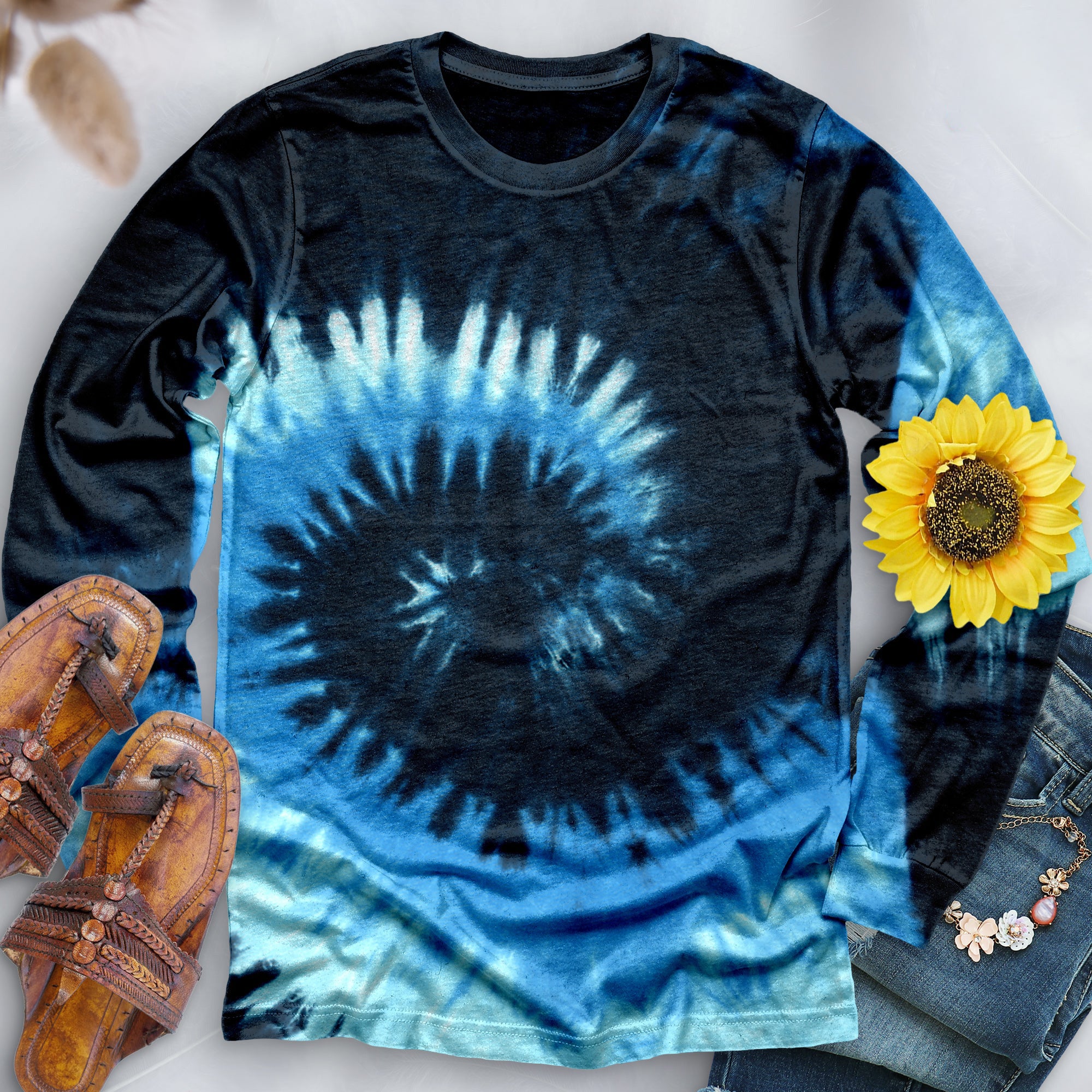 Camiseta de manga larga teñida a mano en color océano azul 